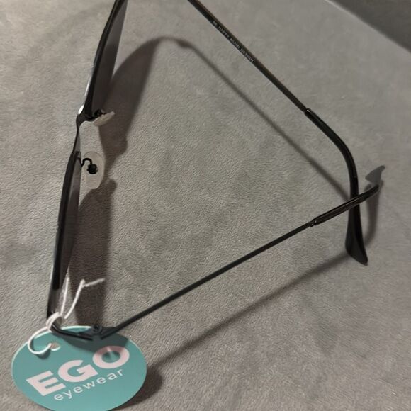 Stylish Black Cat-Eye Sunglasses Metal Frame Dark Lense BRAND NEW 100% UV Tint - Picture 2 of 3